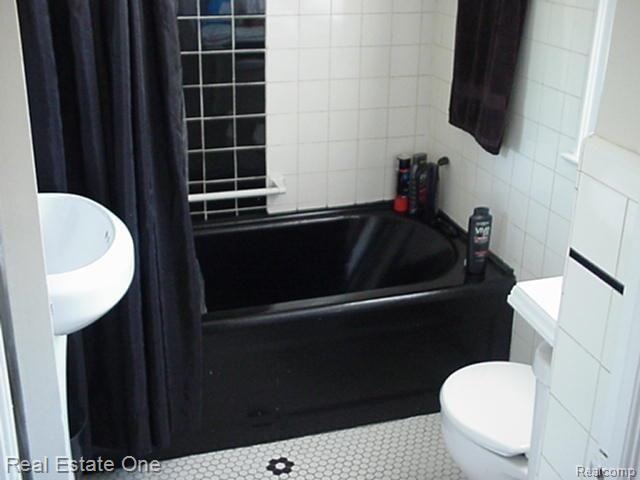 14369 Greenview Road Detroit, MI 48223 - Photo 21 of 31 MVC-006S.jpg