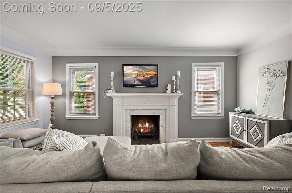 2151 Hawthorne Road Grosse Pointe Woods, MI 48236 - Photo 5 of 38