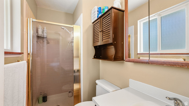 1981 Nevada Avenue Provo, UT 84606 - Photo 12 of 30 Primary En-suite Bathroom
