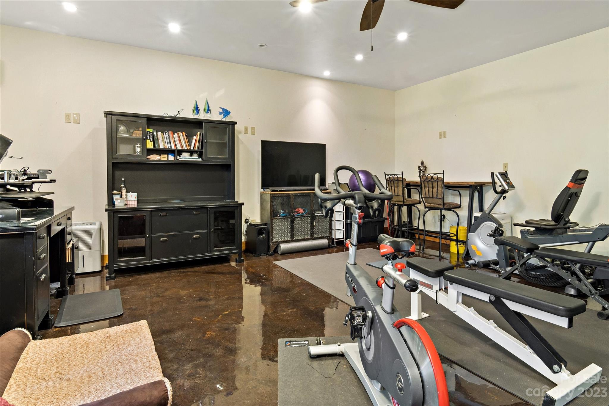 610 Creston Drive Black Mountain, NC 28711 - Photo 44 of 47 a view of a room with gym equipment