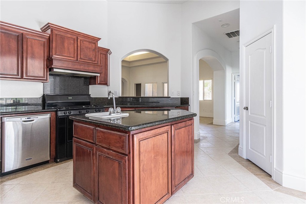16233 Ridge View Drive Apple Valley, CA 92307 - Photo 6 of 75