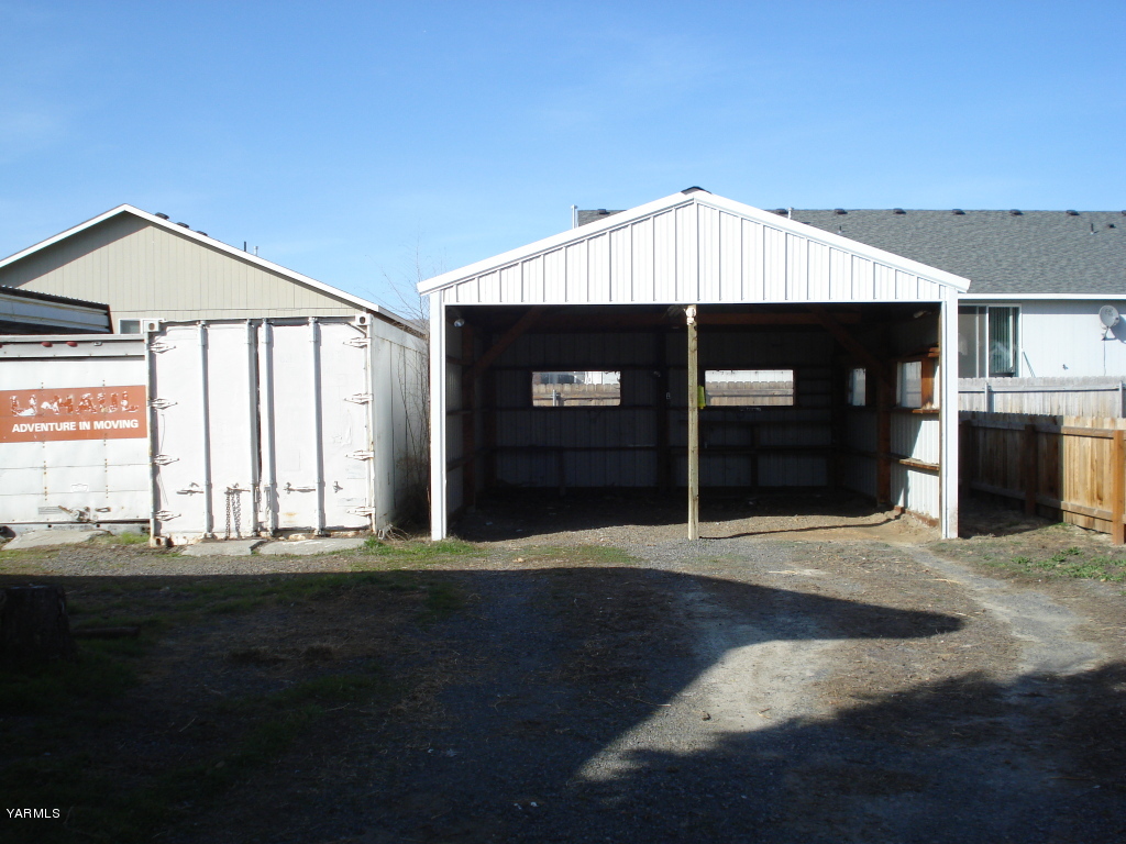 109 Riel Lane Moxee, WA 98936 - Photo 2 of 7 a front view of a house