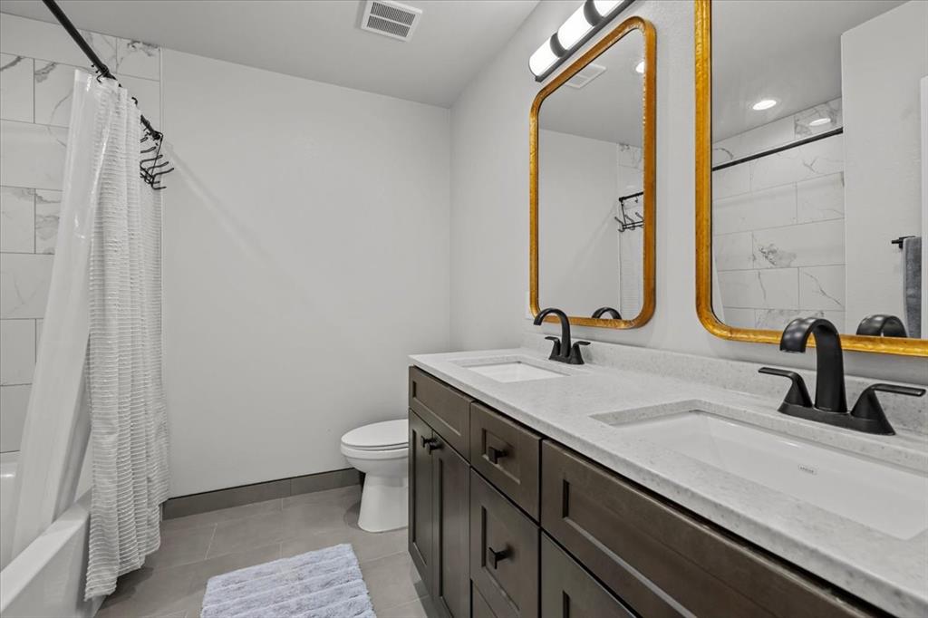 2804 Connor Avenue Waco, TX 76711 - Photo 13 of 21 a bathroom with a sink and a mirror