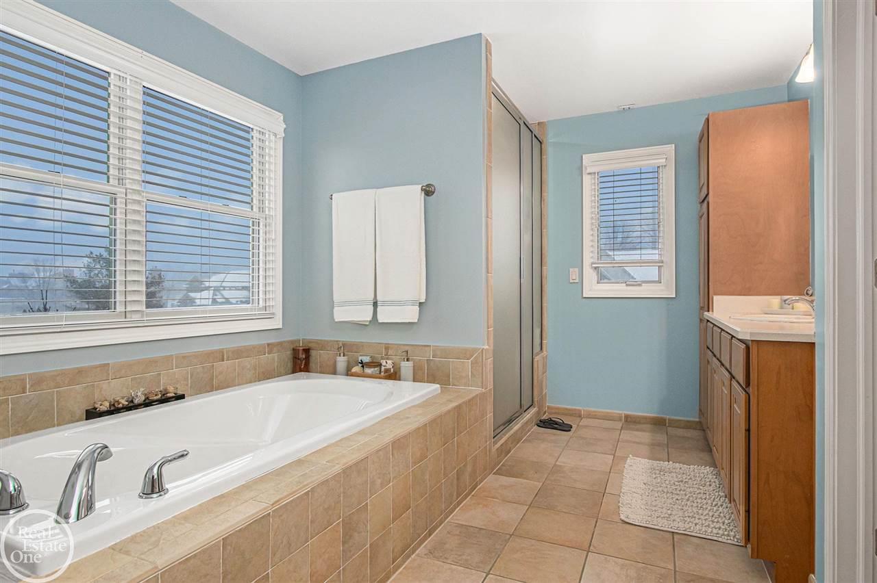 3579 Inverness Drive Rochester, MI 48306 - Photo 20 of 45 50066288-19.JPG