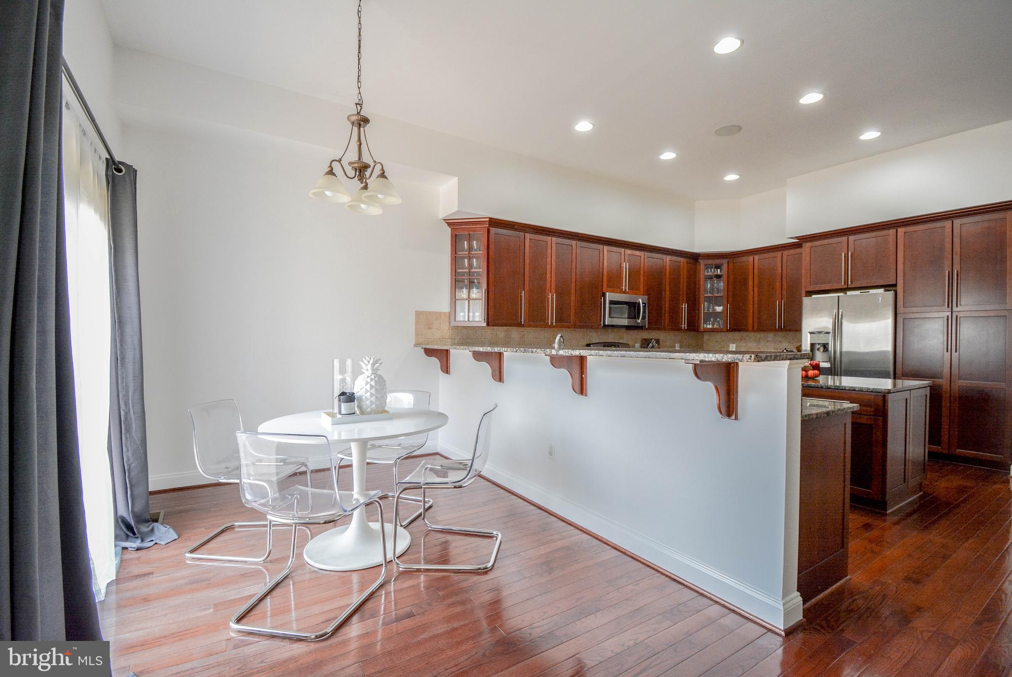 6401 Velliety Lane Springfield, VA 22152 - Photo 11 of 38 Kitchen table space