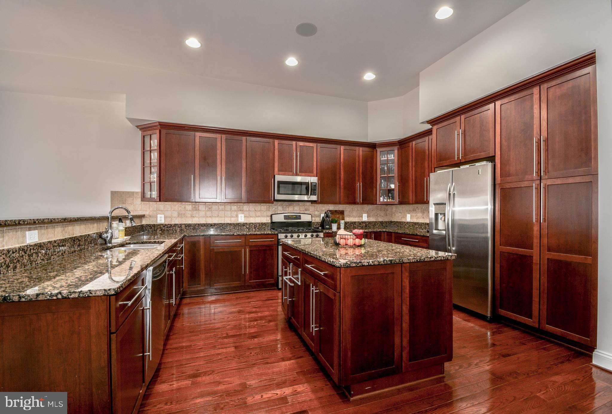 6401 Velliety Lane Springfield, VA 22152 - Photo 3 of 38 Kitchen