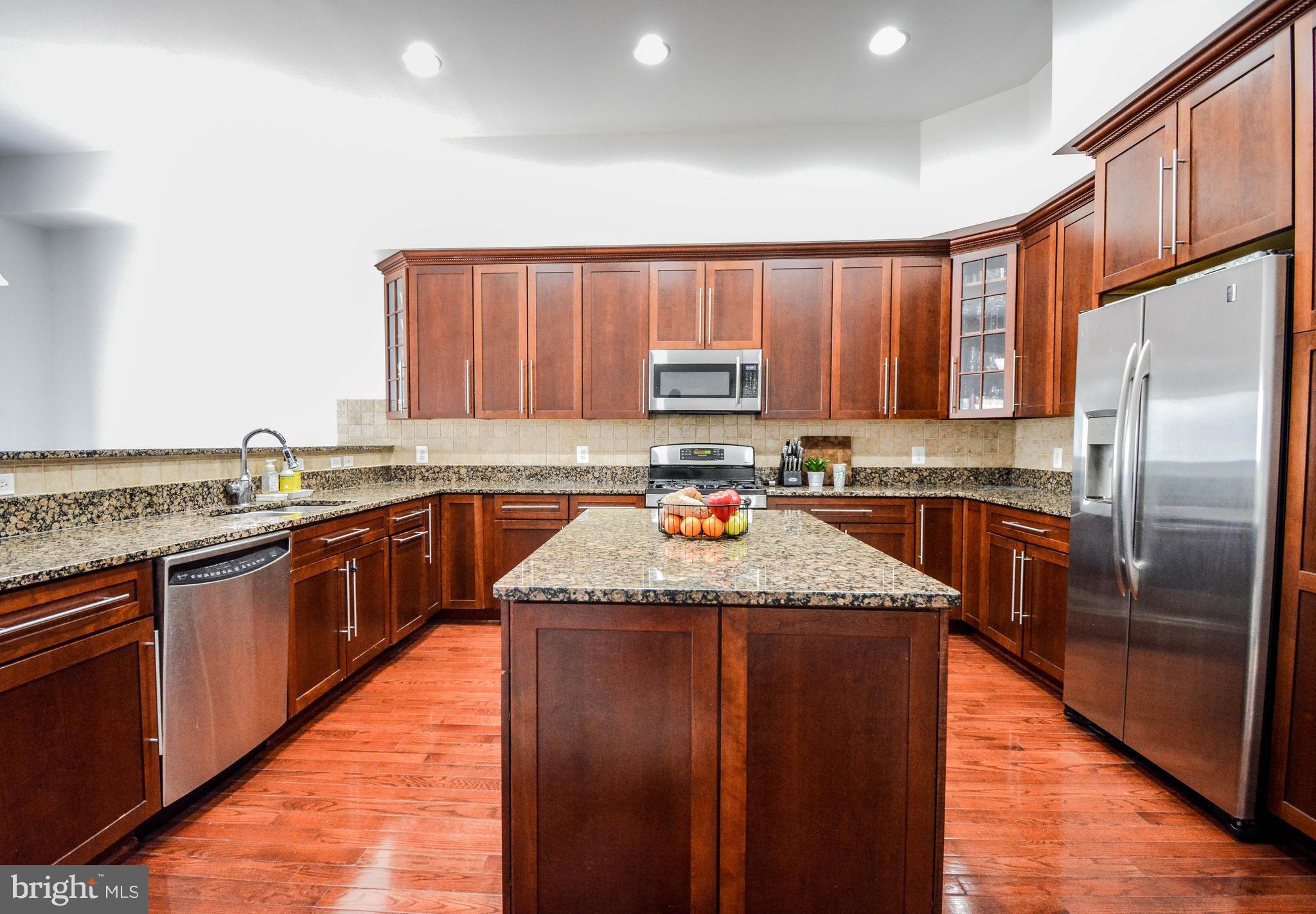 6401 Velliety Lane Springfield, VA 22152 - Photo 4 of 38 Kitchen