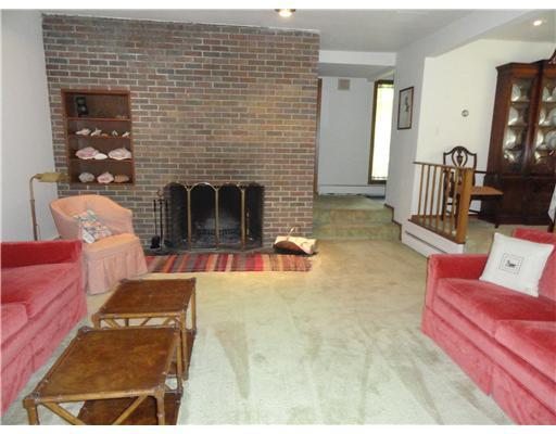 785 Koonce Road Hermitage, PA 16148 - Photo 8 of 18 Living Room.