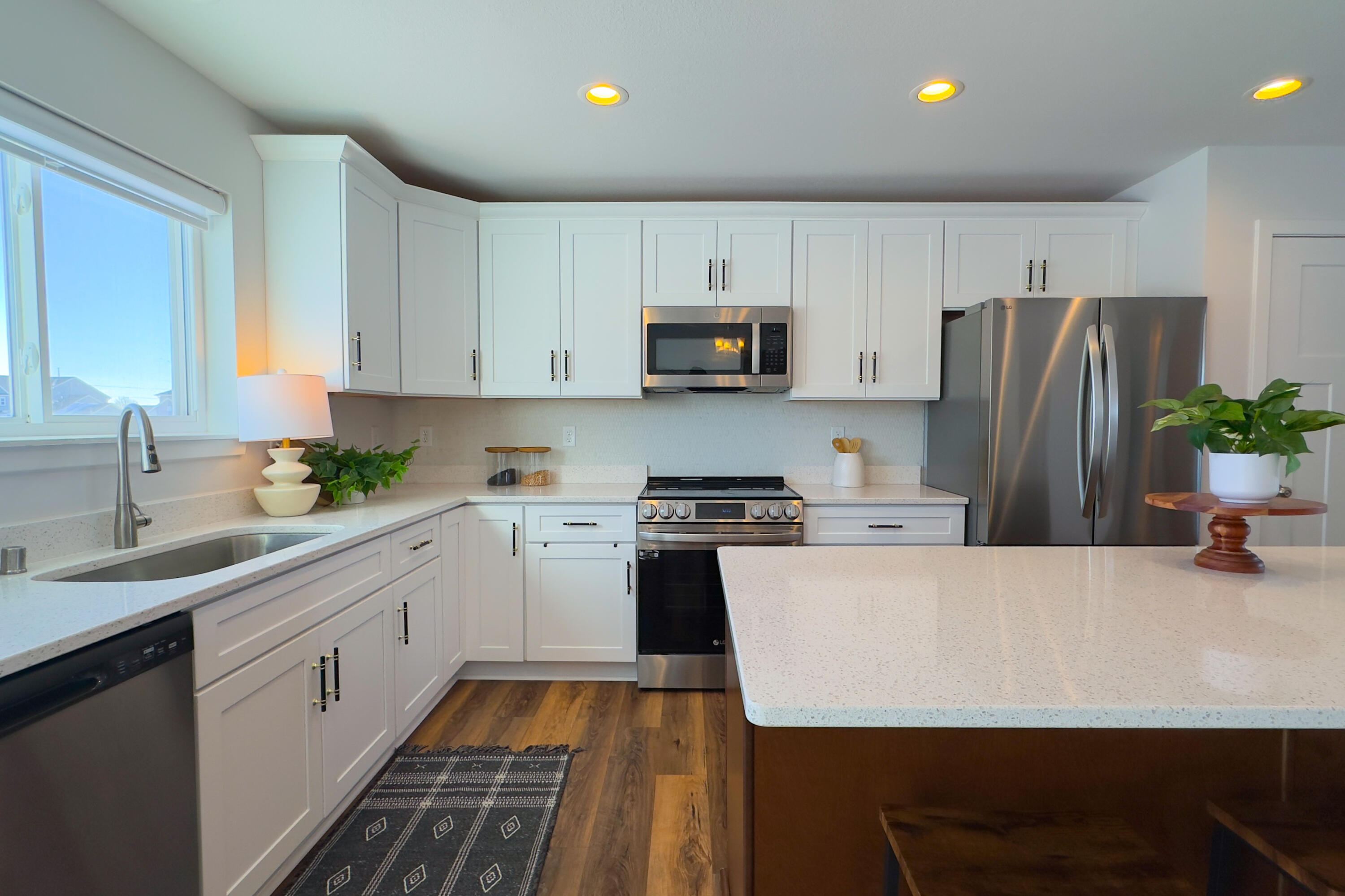 1684 Misty Ridge Lane Grafton, WI 53024 - Photo 11 of 40 Modern Kitchen