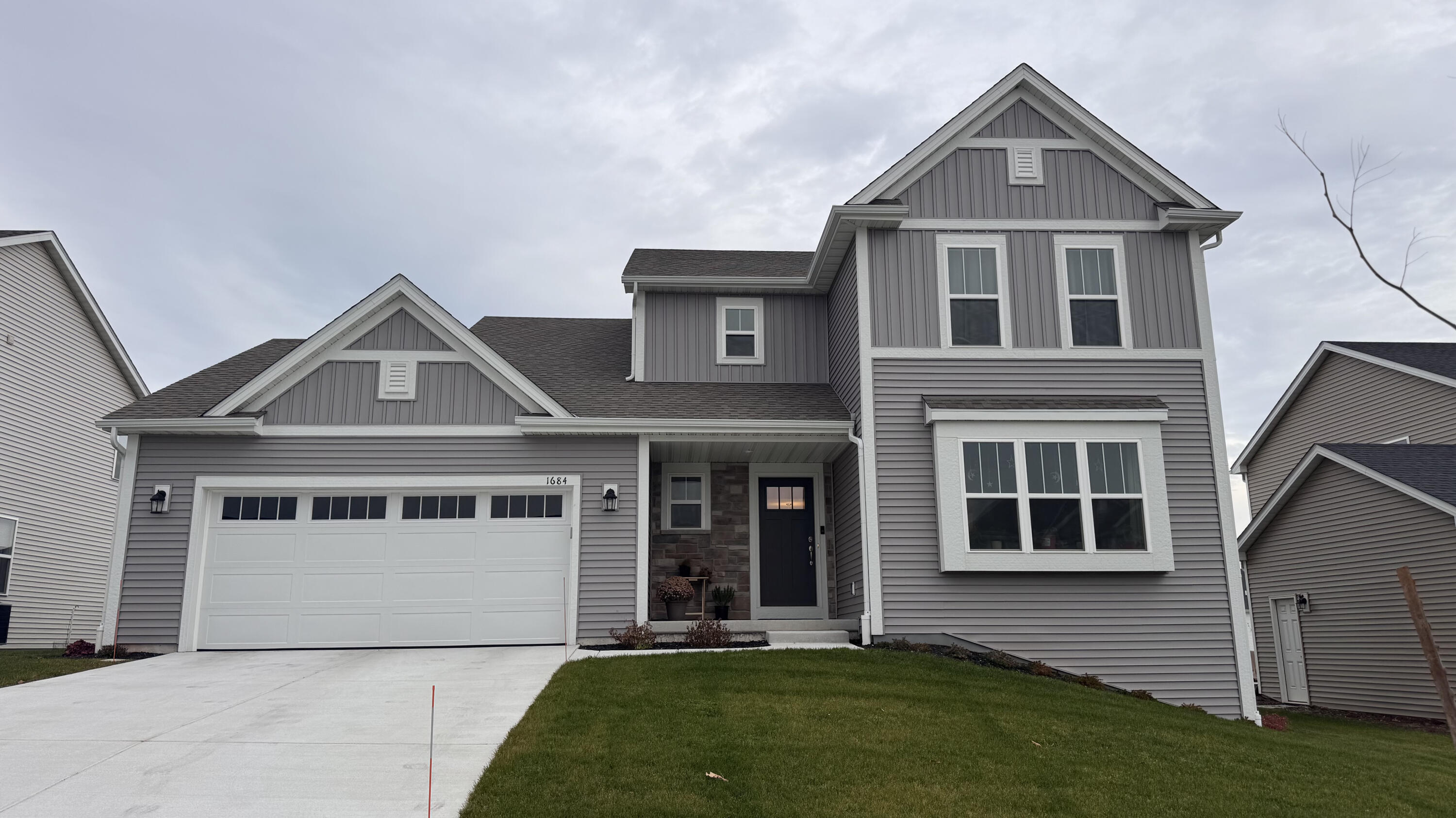 1684 Misty Ridge Lane Grafton, WI 53024 - Photo 2 of 40 Front View