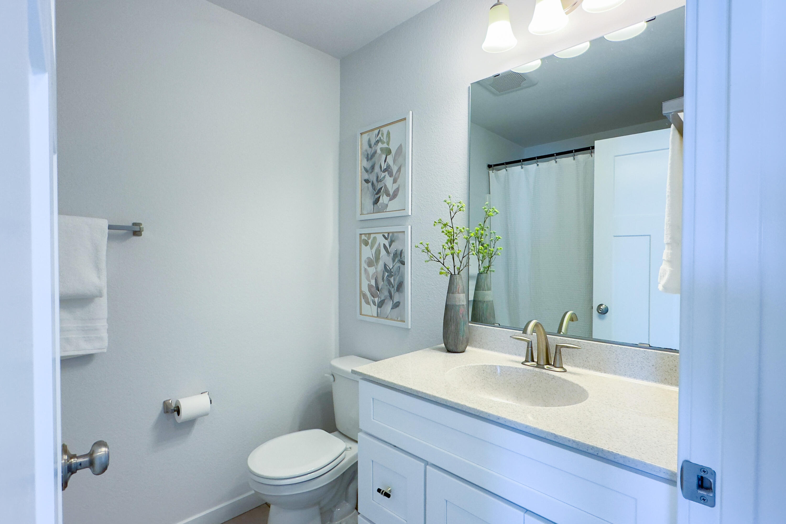 1684 Misty Ridge Lane Grafton, WI 53024 - Photo 22 of 40 Guest Bath