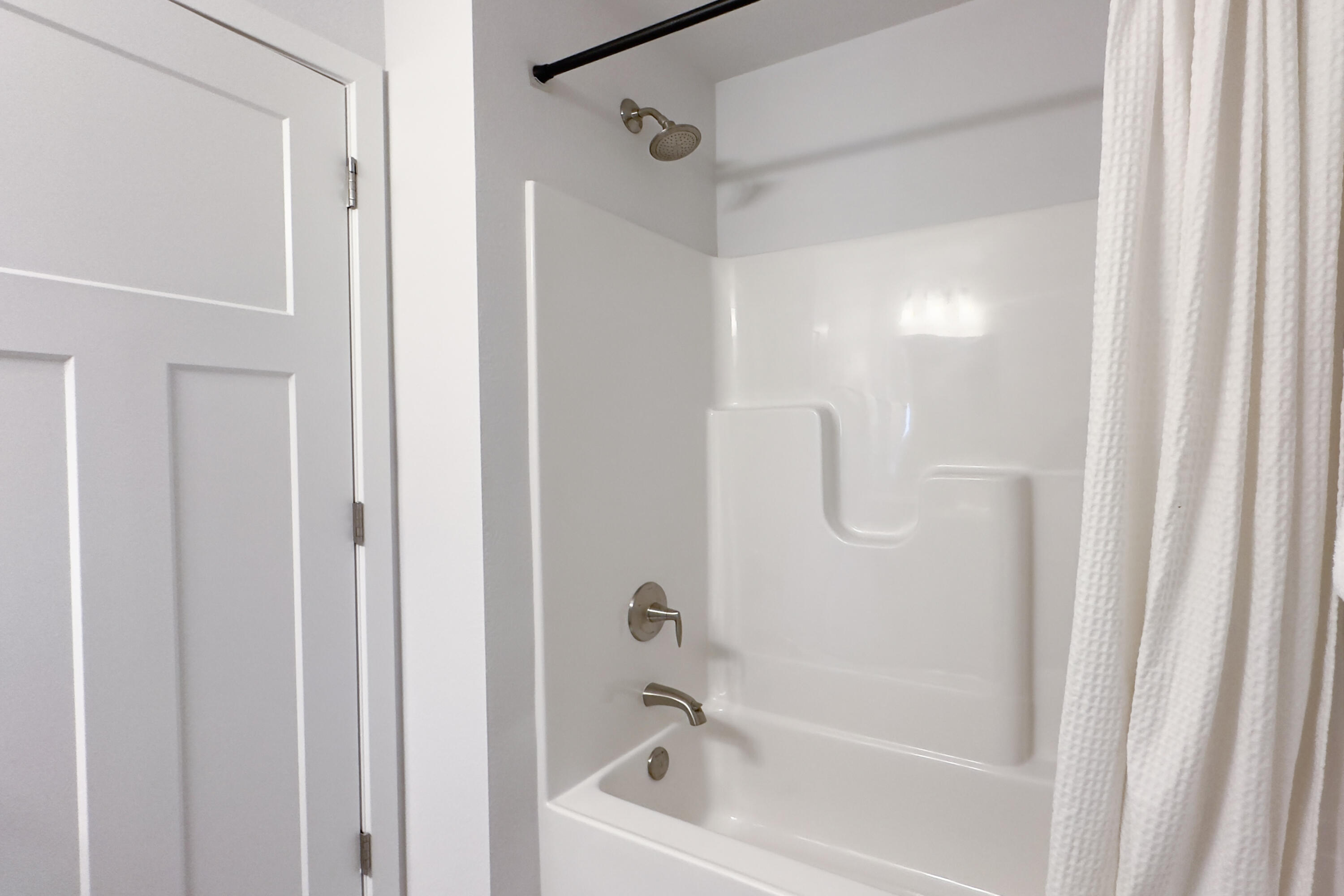 1684 Misty Ridge Lane Grafton, WI 53024 - Photo 23 of 40 Guest Bath