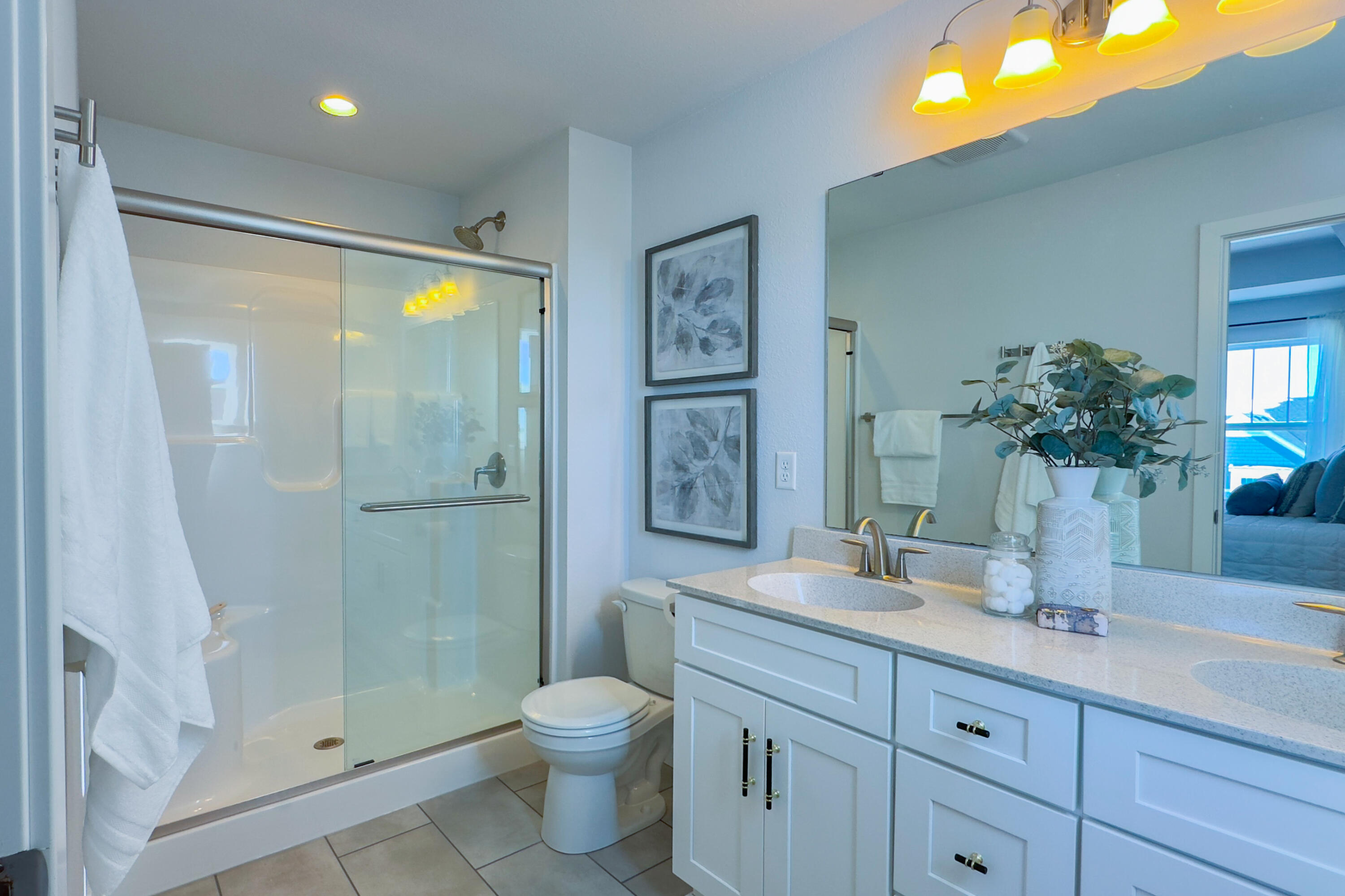 1684 Misty Ridge Lane Grafton, WI 53024 - Photo 26 of 40 Primary Bath