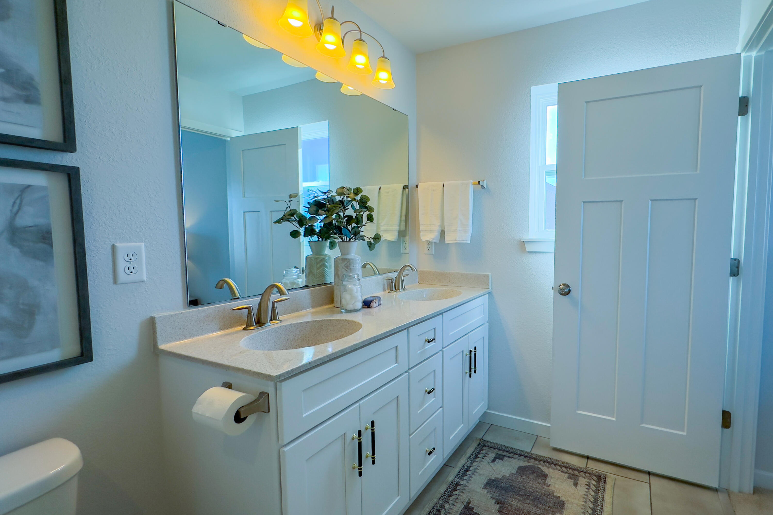 1684 Misty Ridge Lane Grafton, WI 53024 - Photo 29 of 40 Primary Bath