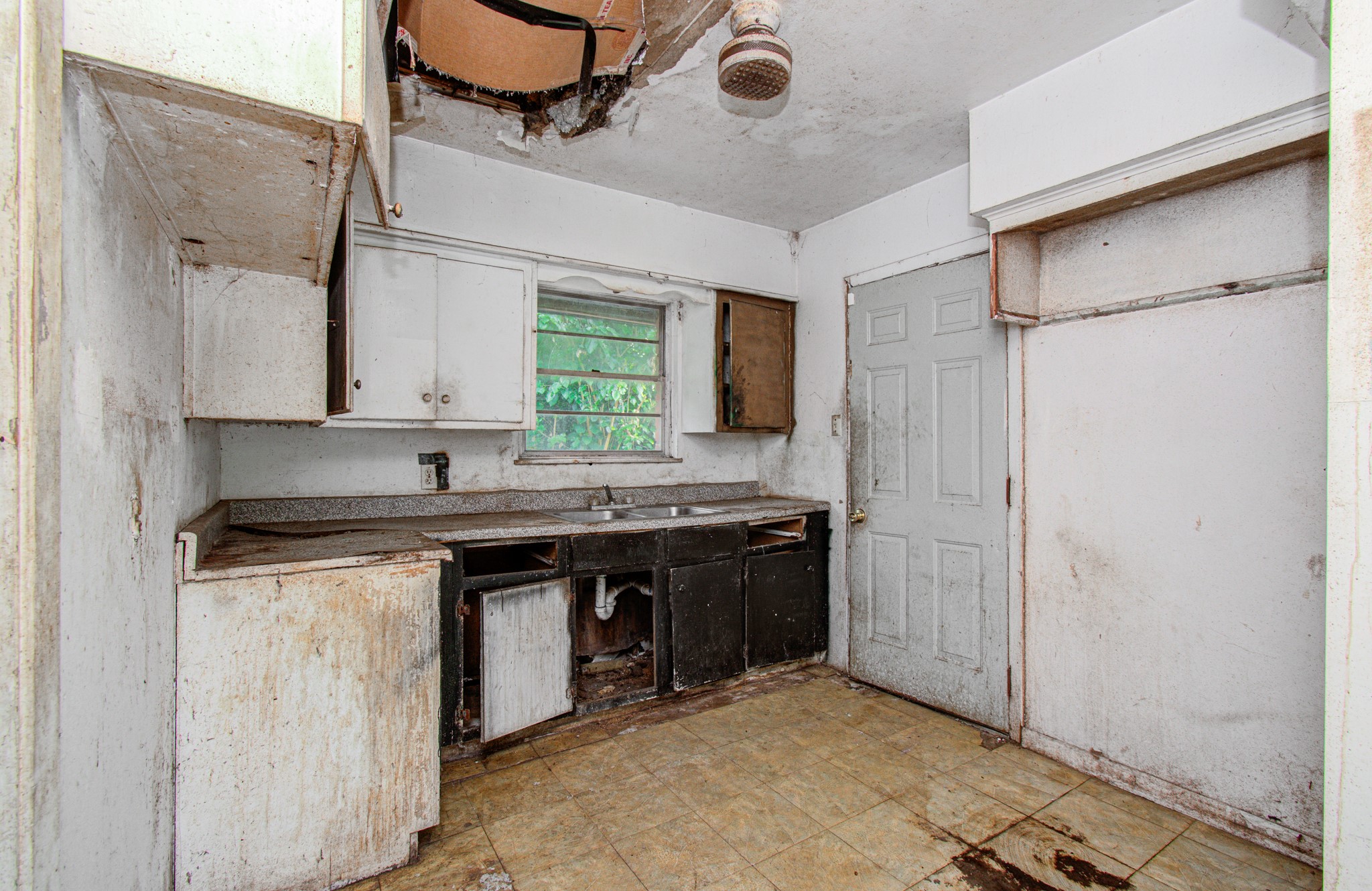 4110 Howcher Street Houston, TX 77047 - Photo 8 of 13 Kitchen