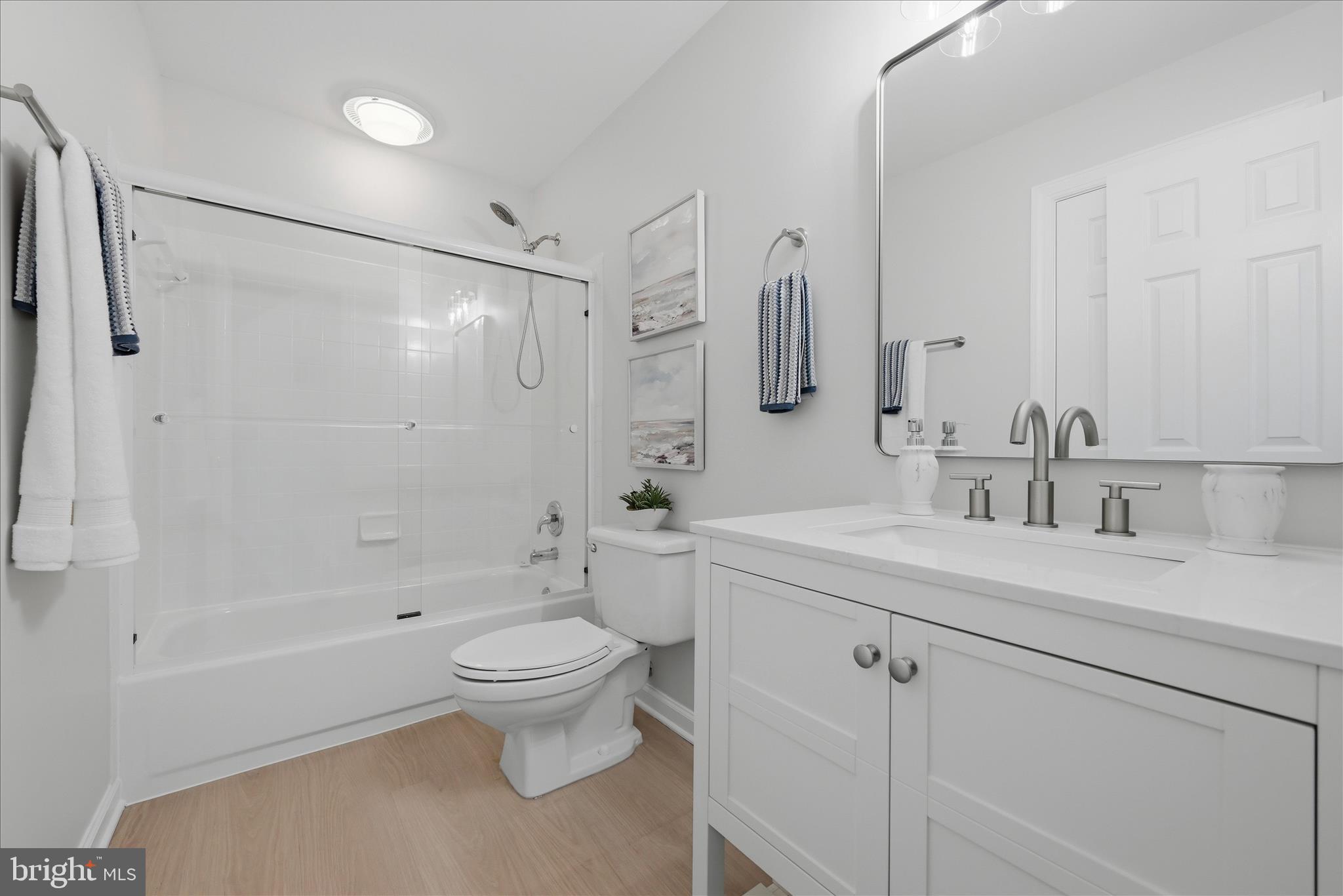 1234 Tottenham Court Reston, VA 20194 - Photo 18 of 55 Bathroom