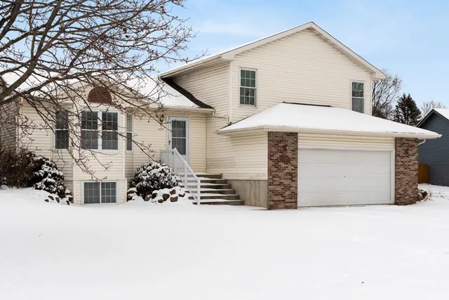 $325,000 | 574 Spencer Drive, Evansville, WI 53536