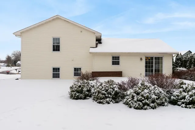 $325,000 | 574 Spencer Drive, Evansville, WI 53536
