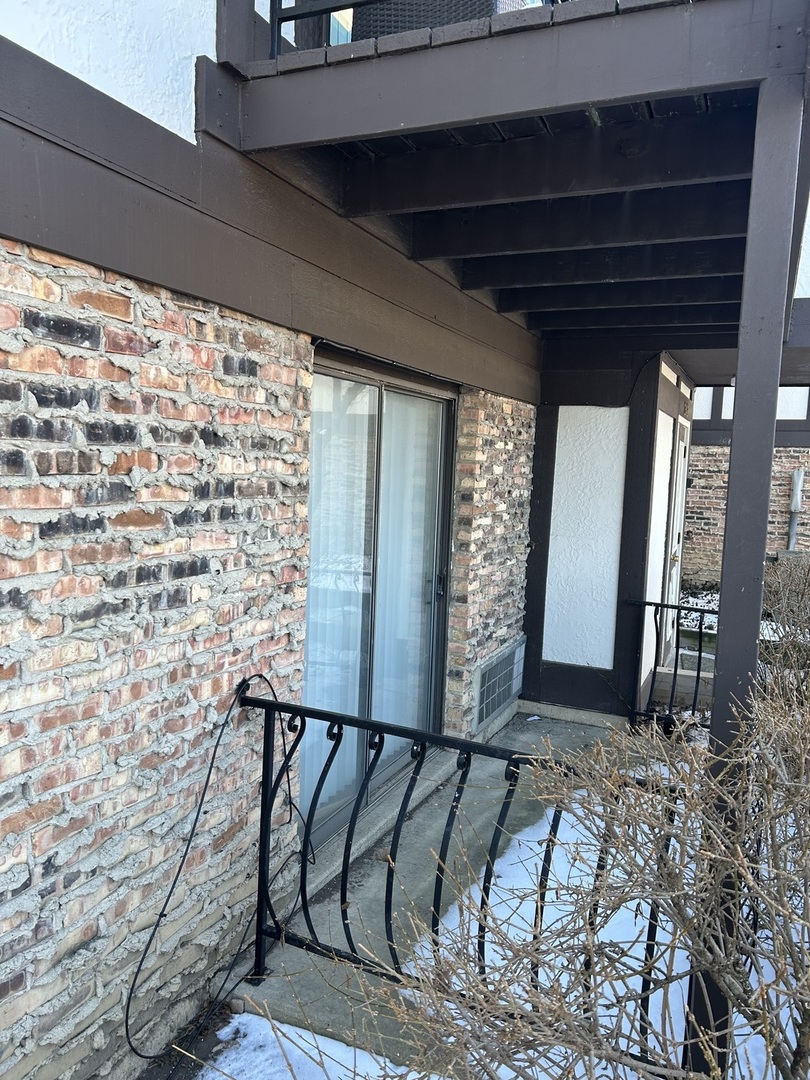 242 George Street, Unit B Bensenville, IL 60106 - Photo 11 of 11 a view of entryway