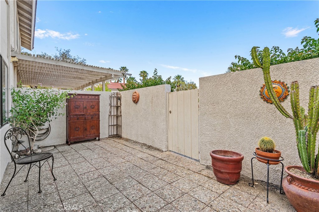 2010 Lawrence Crossley Road Palm Springs, CA 92264 - Photo 27 of 35