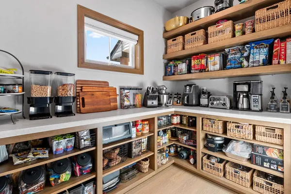 $799,900 | 532 Royal Saint Pats Drive, Wrightstown, WI 54180