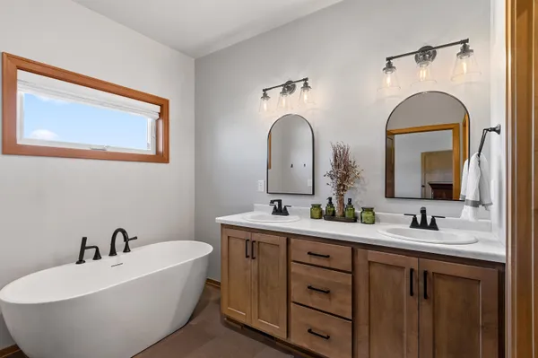 $799,900 | 532 Royal Saint Pats Drive, Wrightstown, WI 54180