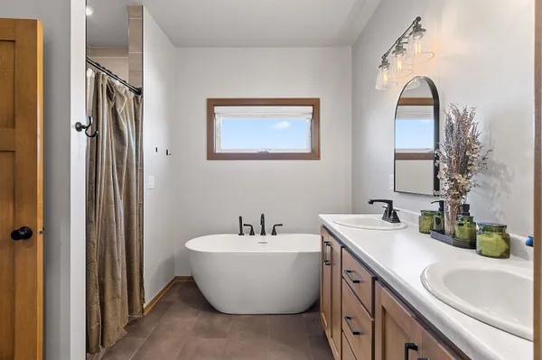 $799,900 | 532 Royal Saint Pats Drive, Wrightstown, WI 54180