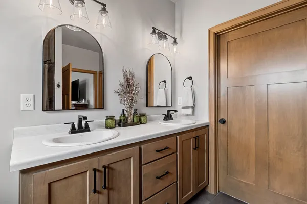 $799,900 | 532 Royal Saint Pats Drive, Wrightstown, WI 54180