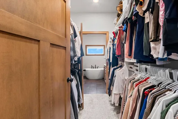 $799,900 | 532 Royal Saint Pats Drive, Wrightstown, WI 54180