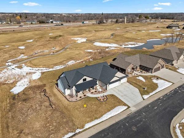 $799,900 | 532 Royal Saint Pats Drive, Wrightstown, WI 54180