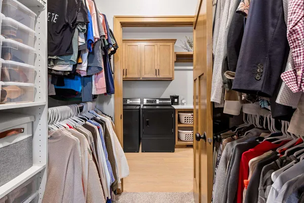 $799,900 | 532 Royal Saint Pats Drive, Wrightstown, WI 54180