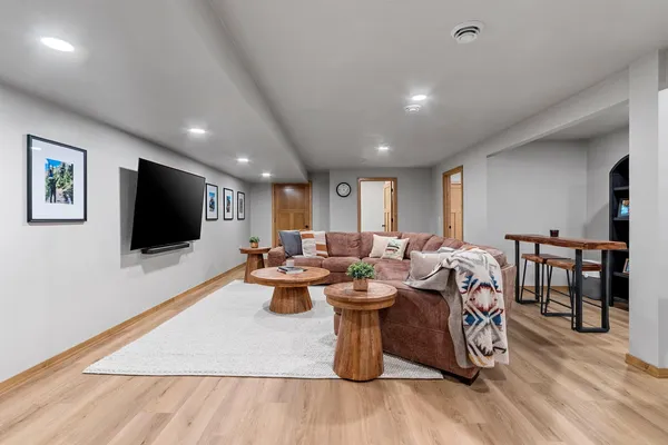 $799,900 | 532 Royal Saint Pats Drive, Wrightstown, WI 54180