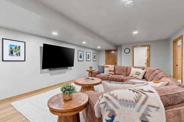 $799,900 | 532 Royal Saint Pats Drive, Wrightstown, WI 54180