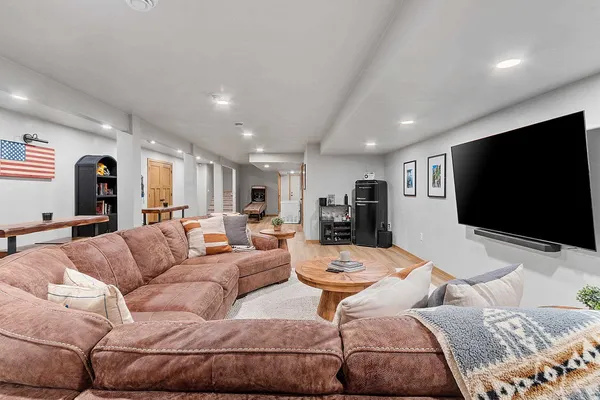 $799,900 | 532 Royal Saint Pats Drive, Wrightstown, WI 54180