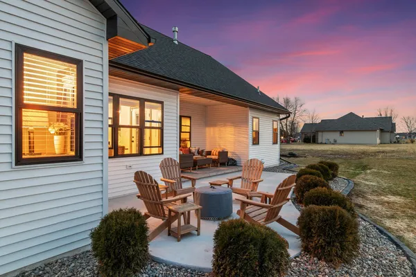 $799,900 | 532 Royal Saint Pats Drive, Wrightstown, WI 54180