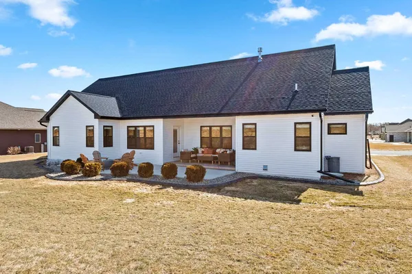 $799,900 | 532 Royal Saint Pats Drive, Wrightstown, WI 54180