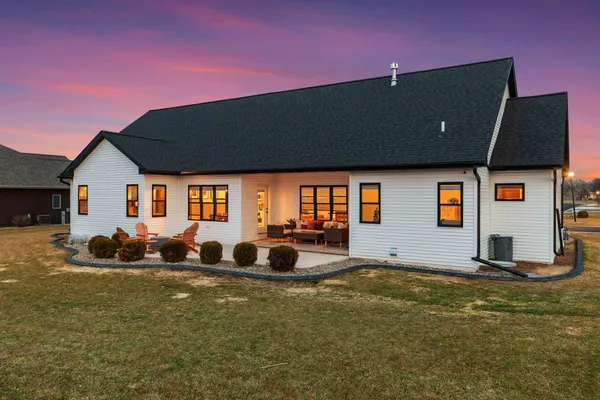 $799,900 | 532 Royal Saint Pats Drive, Wrightstown, WI 54180