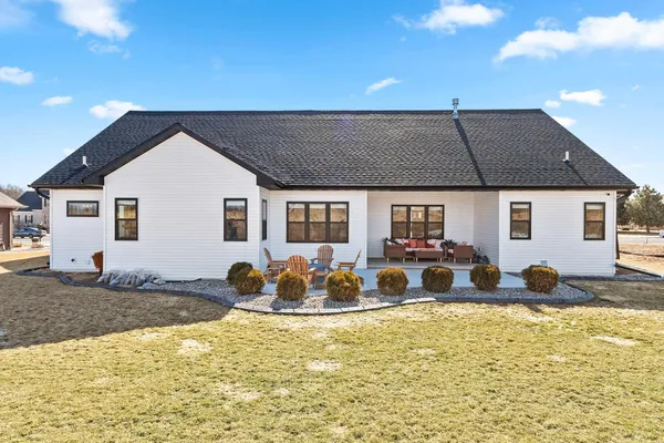 $799,900 | 532 Royal Saint Pats Drive, Wrightstown, WI 54180