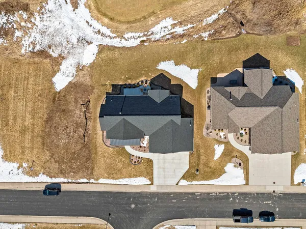 $799,900 | 532 Royal Saint Pats Drive, Wrightstown, WI 54180