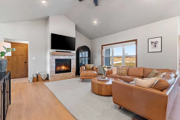 $799,900 | 532 Royal Saint Pats Drive, Wrightstown, WI 54180
