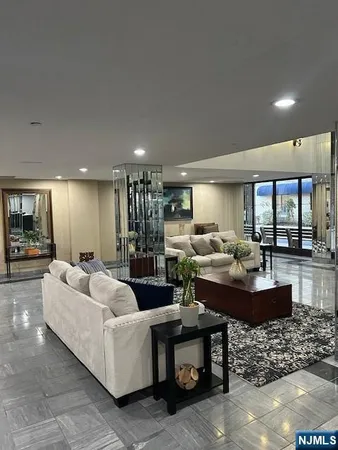$3,100 | 316 Prospect Avenue, Unit 5C, Hackensack, NJ 07601