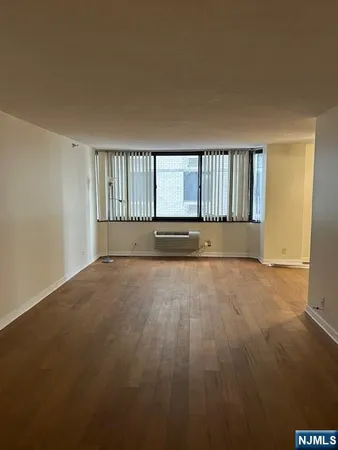 $3,100 | 316 Prospect Avenue, Unit 5C, Hackensack, NJ 07601