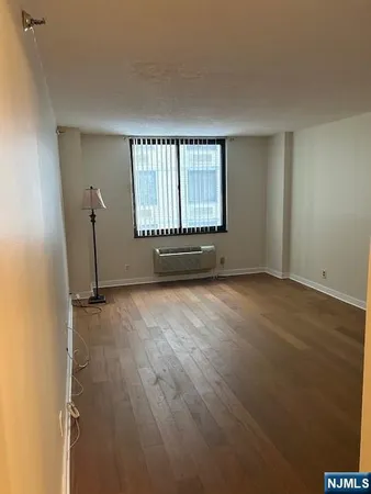 $3,100 | 316 Prospect Avenue, Unit 5C, Hackensack, NJ 07601