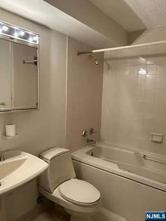 $3,100 | 316 Prospect Avenue, Unit 5C, Hackensack, NJ 07601