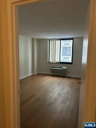$3,100 | 316 Prospect Avenue, Unit 5C, Hackensack, NJ 07601