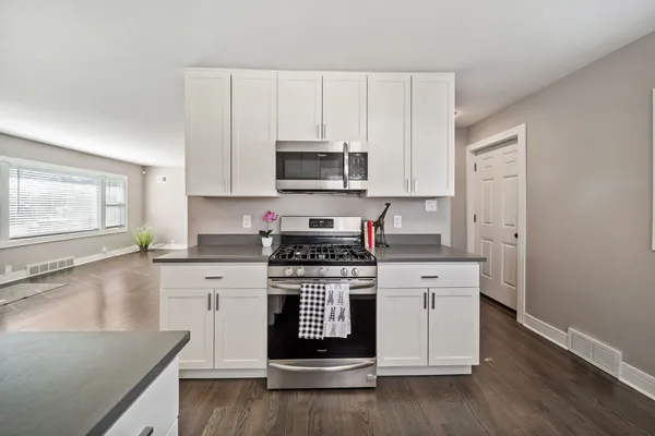 $450,000 | 1S336 Buttercup Lane, Villa Park, IL 60181