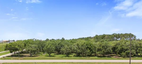 $115,000 | 4427 West Bayshore Road, Anahuac, TX 77514