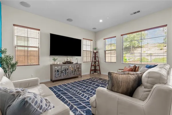 $1,150,000 | 27624 Solana Way, Saugus, CA 91350
