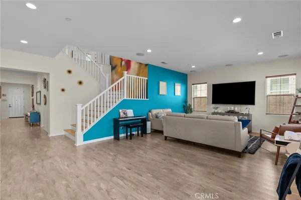 $1,150,000 | 27624 Solana Way, Saugus, CA 91350