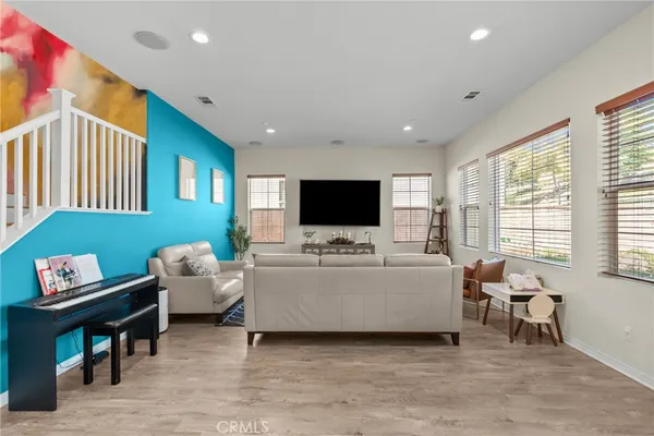 $1,150,000 | 27624 Solana Way, Saugus, CA 91350